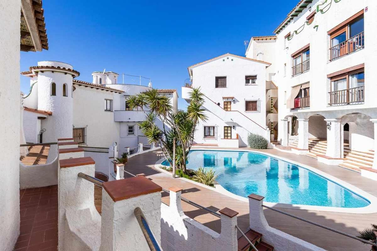 Alojate En Una Torre Sobre El Mar Apartman Sitges Kültér fotó